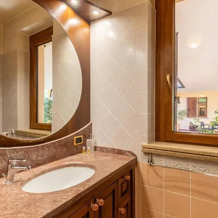 8 Bedroom Awesome In Gualdo Cattaneo Pg *