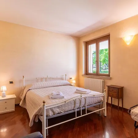 Holiday home 8 Bedroom Awesome In Gualdo Cattaneo Pg