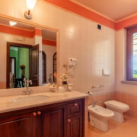 8 Bedroom Awesome In Gualdo Cattaneo Pg 바스타르도
