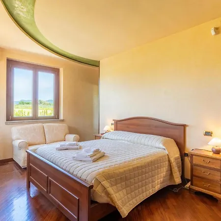8 Bedroom Awesome In Gualdo Cattaneo Pg