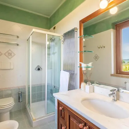 8 Bedroom Awesome In Gualdo Cattaneo Pg Holiday home *