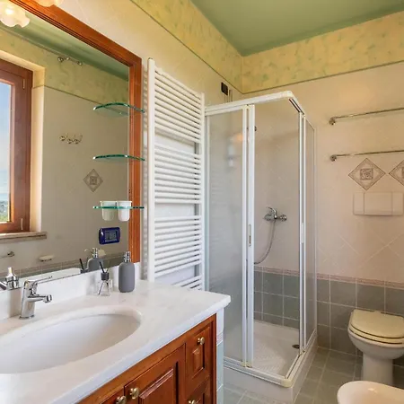8 Bedroom Awesome In Gualdo Cattaneo Pg 바스타르도