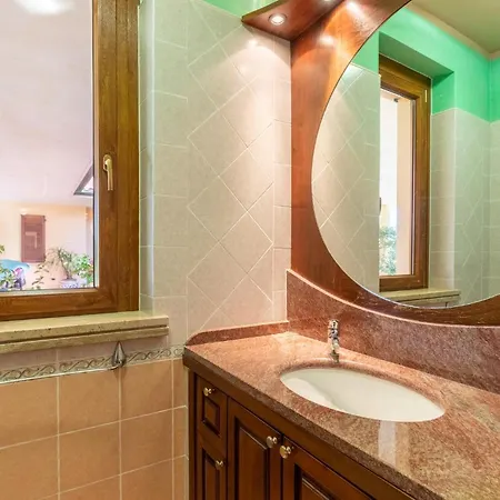 8 Bedroom Awesome In Gualdo Cattaneo Pg * 바스타르도