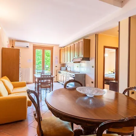 펜션 8 Bedroom Awesome In Gualdo Cattaneo Pg