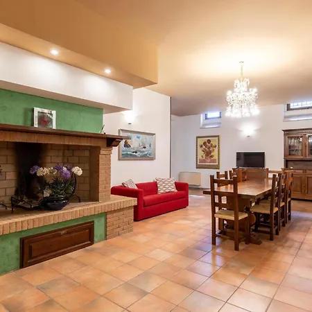 8 Bedroom Awesome In Gualdo Cattaneo Pg