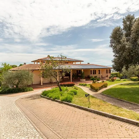 Cozy Home In Gualdo Cattaneo Pg Feriehus Bastardo