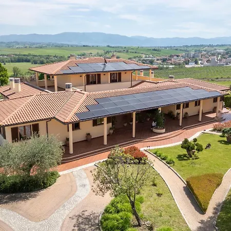 8 Bedroom Awesome In Gualdo Cattaneo Pg *